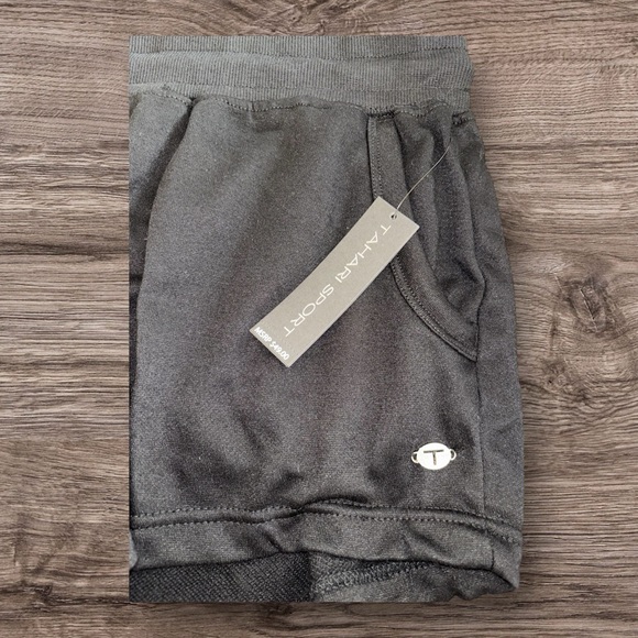 Tahari Sport, NWT Women’s Shorts - XL - Picture 3 of 4